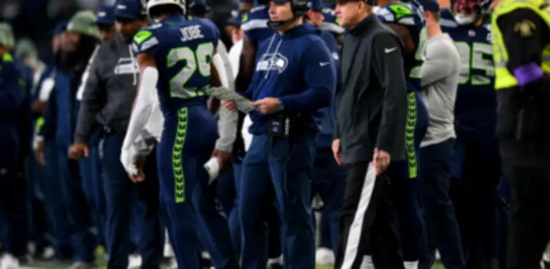 Mike Macdonald desafía la historia: busca el Super Bowl como head coach y coordinador defensivo