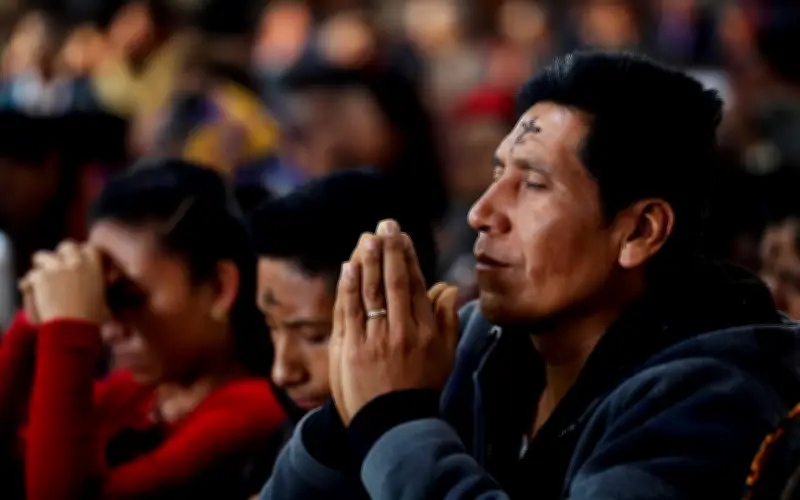 Miércoles de Ceniza 2026: Significado y origen de la ceniza en la frente