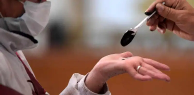 Miércoles de Ceniza en pandemia: católicos adoptan medidas sanitarias globales