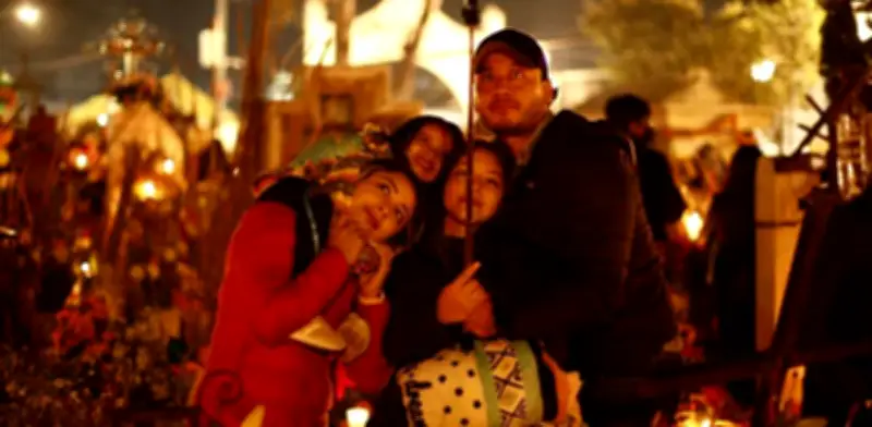 Mixquic revive su ancestral alumbrada para honrar a los difuntos en Día de Muertos