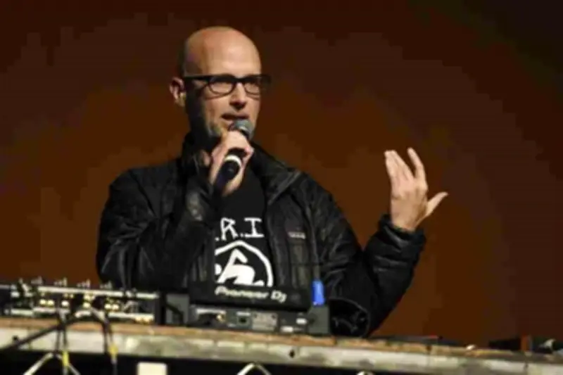 Moby cancela su participación en el Vive Latino; Steve Aoki lo sustituye