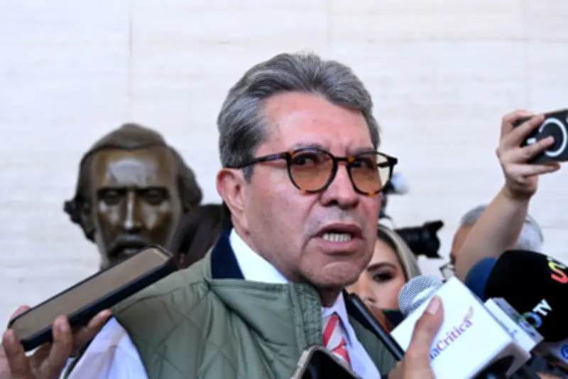 Monreal critica selección de candidatos de Morena tras licencia de Sergio Mayer