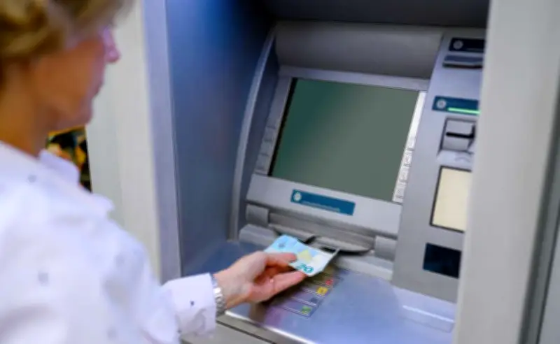 Moody's alerta sobre intensa competencia bancaria en México por fintech y neobancos