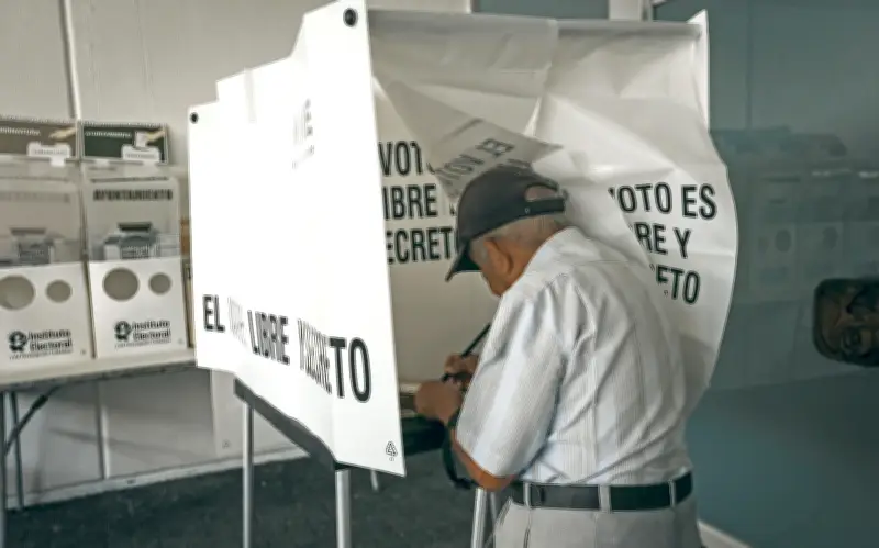 Morena, PT y Verde enfrentan fricciones por reforma electoral de Sheinbaum