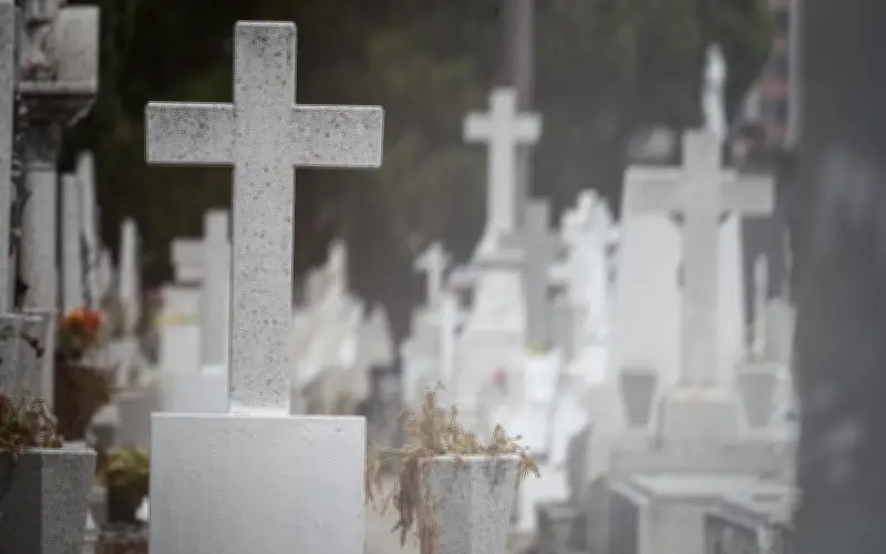 Mortalidad en México desciende en 2025 pero sigue por encima de niveles prepandemia