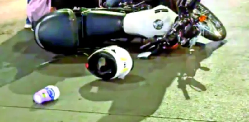 Motociclista se pasa el alto y atropella a peatón en la GAM: dos lesionados