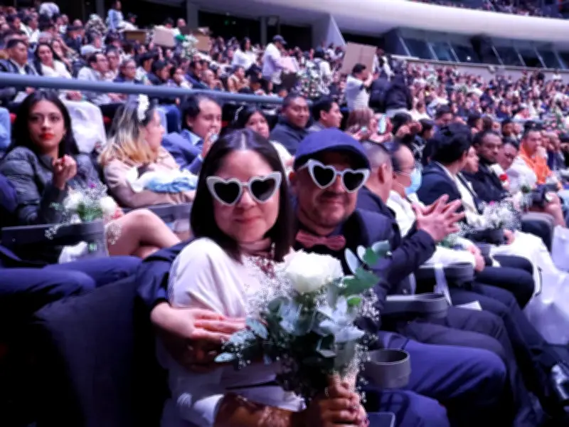 Más de 2,300 parejas se unen en matrimonio colectivo en el Auditorio Nacional