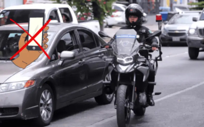 Multas por usar el celular al conducir en Guadalajara: Aumentan costos tras ajuste de la UMA