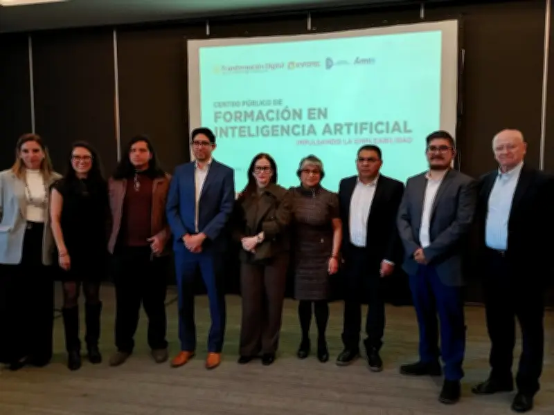 México forma a 10 mil estudiantes en IA con alianza gobierno-academia-empresas