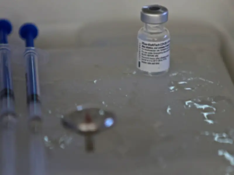 México fortalece producción de vacunas ARNm con Moderna, Liomont y Birmex