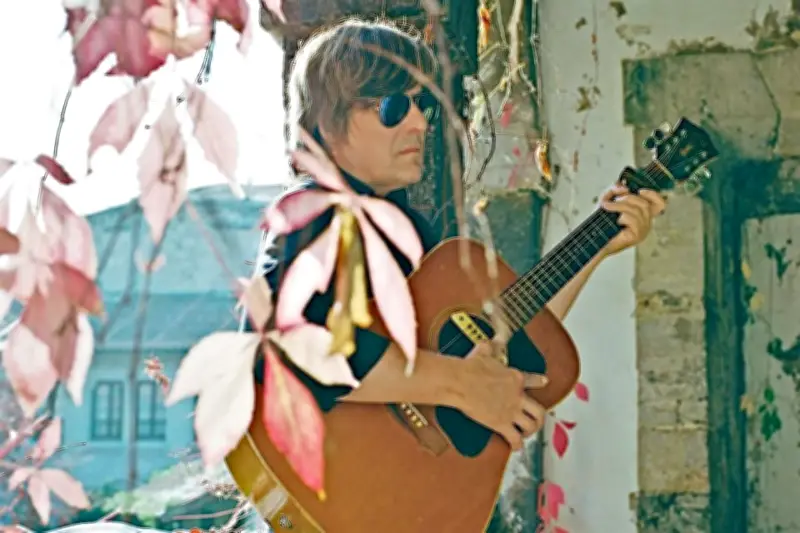 Nacho Vegas celebra la imperfección de la existencia en su nuevo álbum