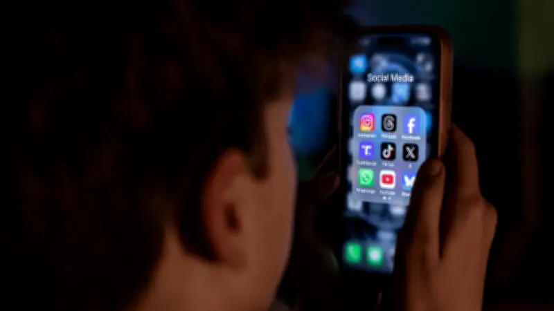 Narco recluta jóvenes en redes sociales: así opera la peligrosa estrategia digital