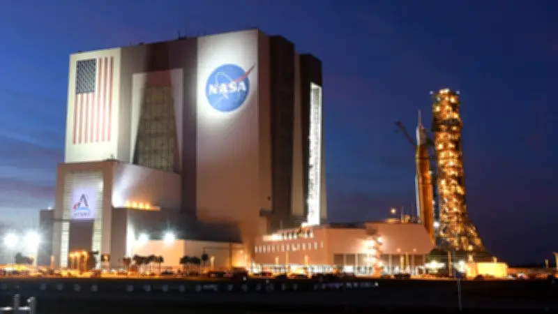 NASA reestructura programa lunar Artemis tras retrasos, mantiene meta lunar para 2028