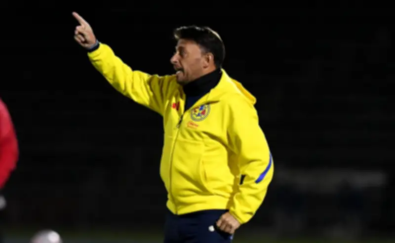 Ángel Villacampa pide disculpas tras llamar 'pendejas' a sus jugadoras del América Femenil