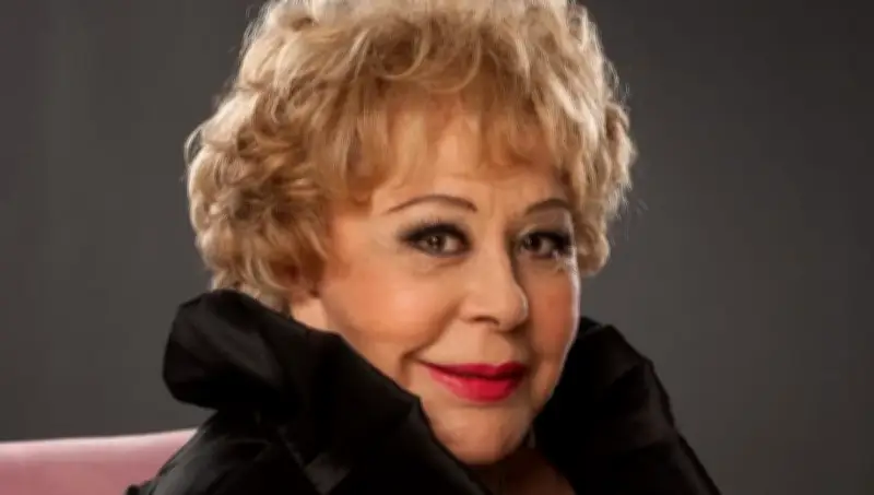 Nietas de Silvia Pinal reciben parte de su herencia en abrigos icónicos mientras trámites legales continúan