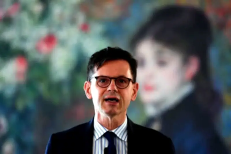 Nombran a nuevo director del Museo del Louvre en Francia