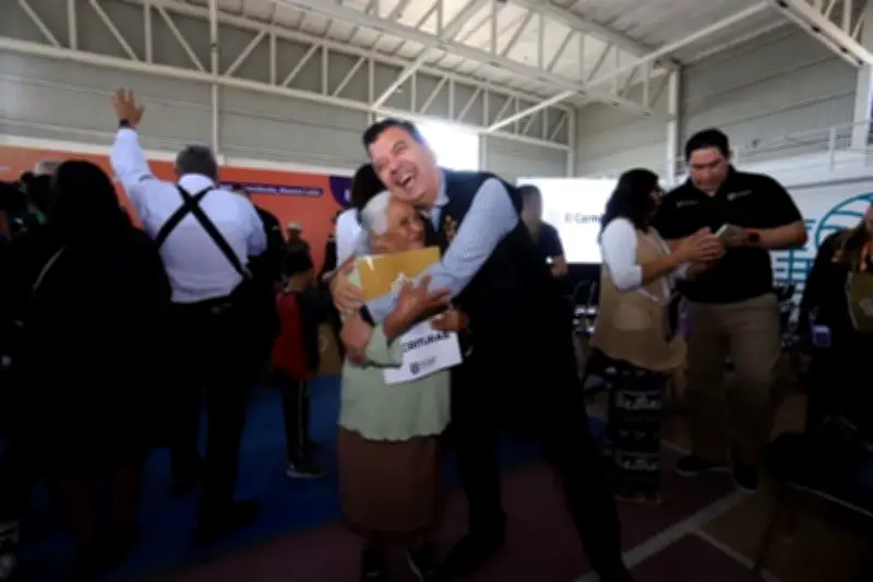 Nuevo León entrega 332 escrituras de vivienda a familias en situación vulnerable