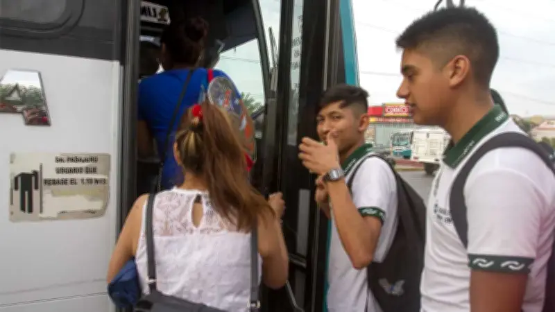 Nuevo León lanza programa 'Ayudamos a los Estudiantes' con tarifa de 10 pesos en transporte