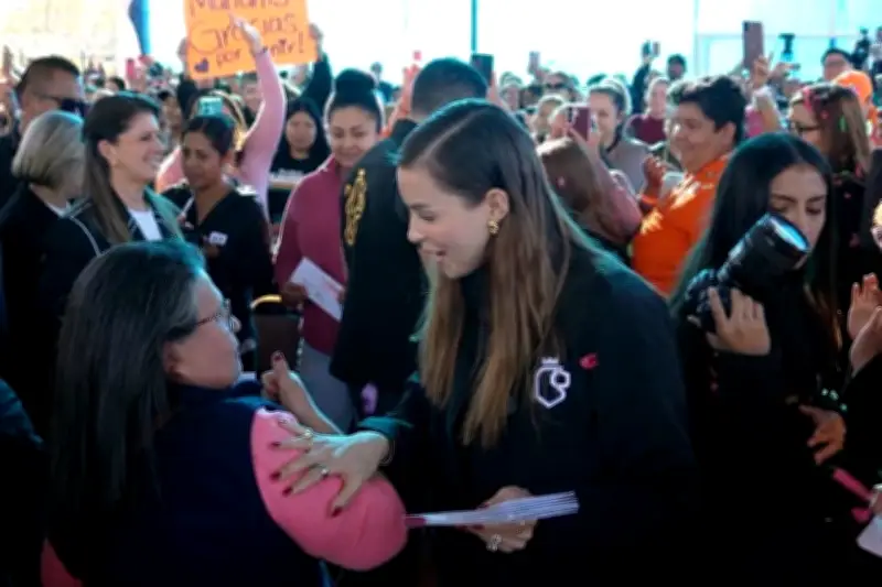 Nuevo León Reconoce a Mujeres con Programa 'Ayudamos' de Apoyo Integral