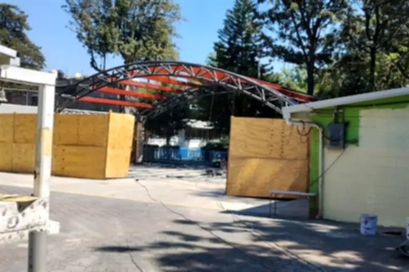 Obras en escuelas de CDMX afectan clases presenciales, reportan padres de familia