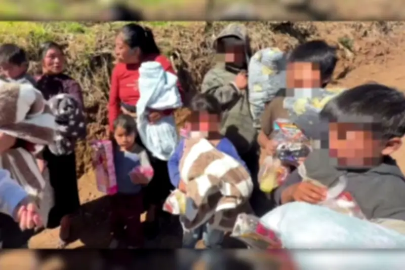 Ocho menores abandonados en precaria vivienda de cartón en Chiapas