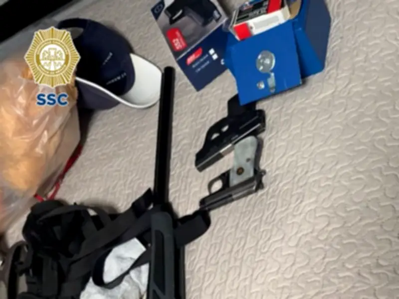 Operativo en Caracol: Aseguran 130 Dosis de Droga y Tres Armas, Detienen a Dos Hombres