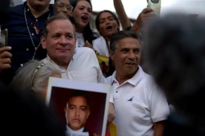 Opositor venezolano Juan Guaidó inicia arresto domiciliario tras acusaciones