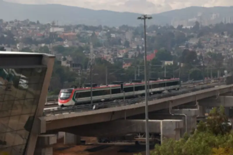 Ordenan reinstalar tianguis afectado por construcción del Interurbano en CDMX