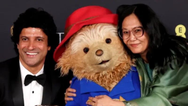 Paddington brilla en los BAFTA 2026 entregando premio y robando miradas