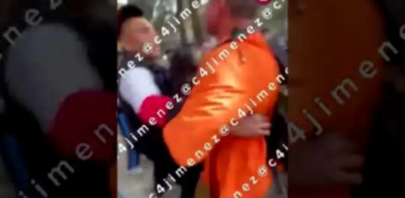 Padre vinculado a Tepito agrede a maestro que intentaba separar pelea en secundaria de CDMX