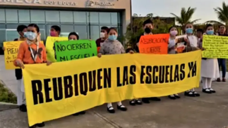 Padres en Tabasco exigen reubicación de escuelas por contaminación de Refinería Olmeca