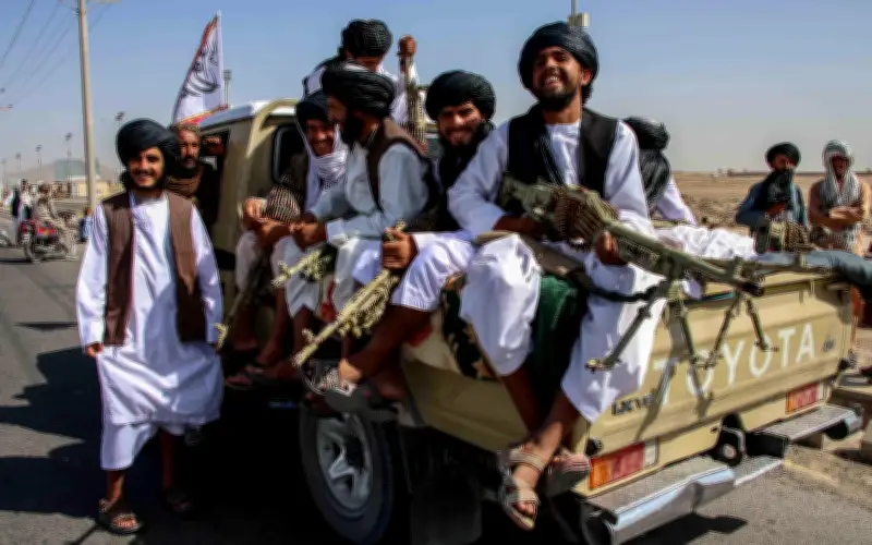 Pakistán y Afganistán intensifican combates fronterizos tras ofensiva de los talibanes