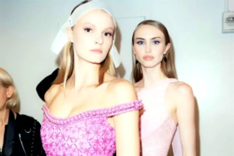 Pamella Roland innova con vestidos que incorporan tecnología de iluminación