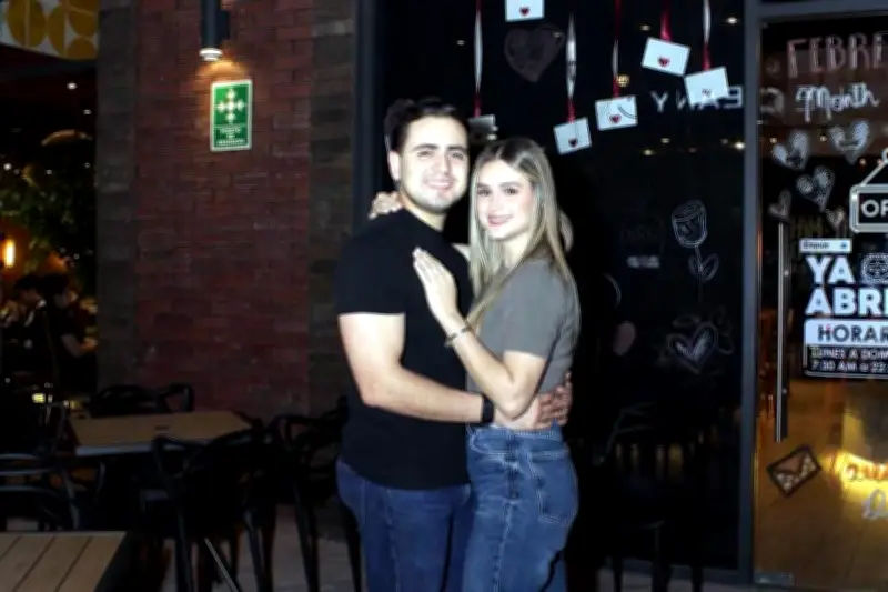 Pareja de enamorados se casa en el Zócalo de la Ciudad de México