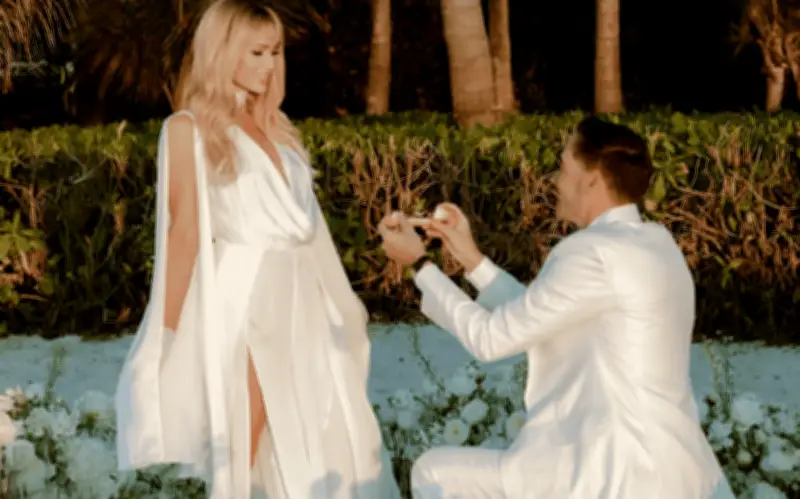 Paris Hilton renueva votos matrimoniales en romántica propuesta de San Valentín