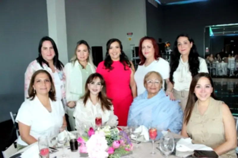 Paty Chapoy celebra 55 años de carrera periodística con emotivo homenaje