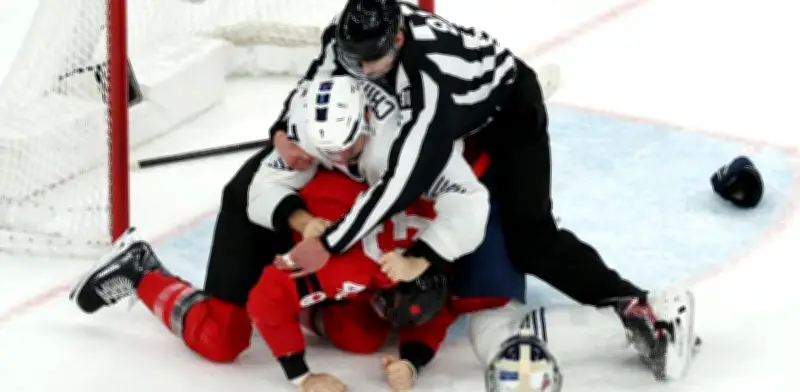 Pelea en hockey olímpico mancha espíritu de Milano-Cortina 2026 entre Canadá y Francia