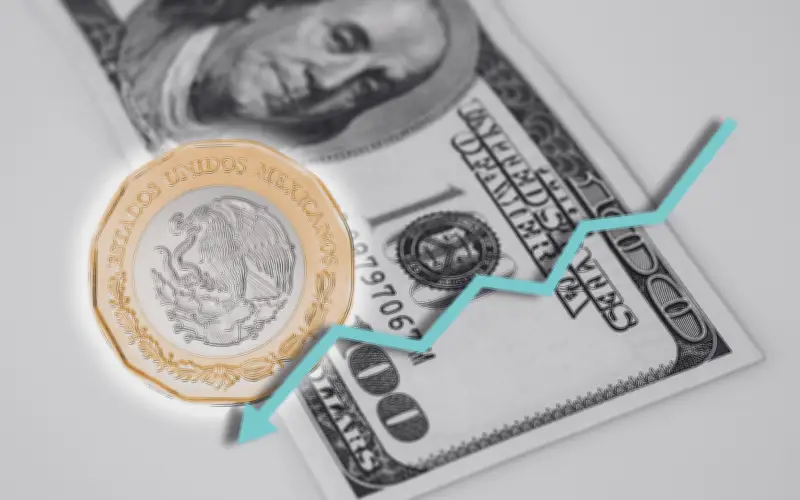 Peso mexicano inicia la semana con debilidad frente al dólar en los mercados