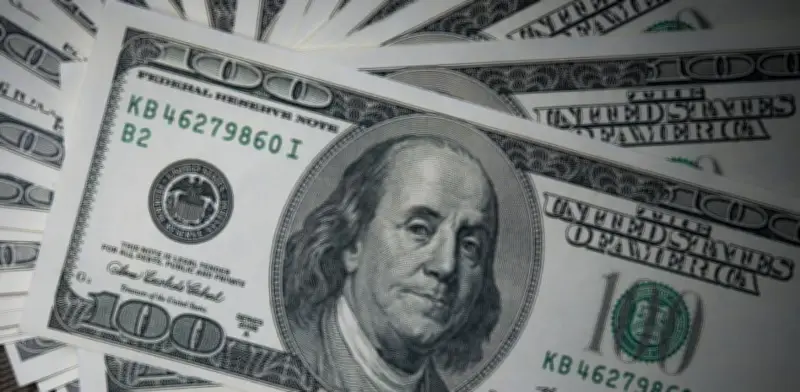 Peso Mexicano Se Fortalece Levemente Antes de Minutas de la Fed; Dólar en $17.12