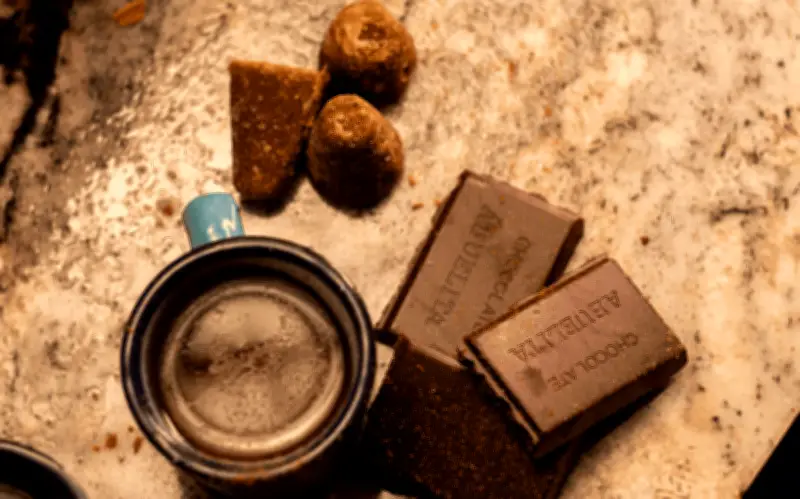 Piloncillo vs azúcar refinada: ¿Cuál es realmente más saludable para endulzar?