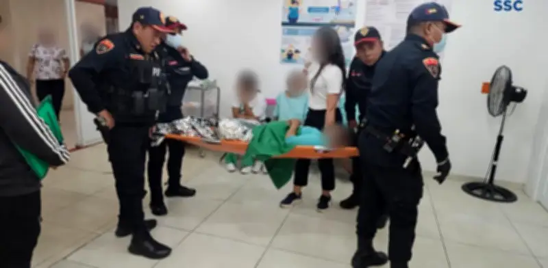 Policías auxilian a joven en labor de parto en Cetram Santa Marta, uno es héroe previo