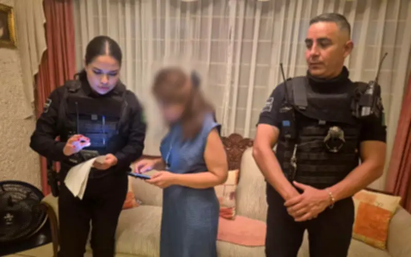 Policías de Guadalajara frustran extorsión telefónica a profesora del CUCEI