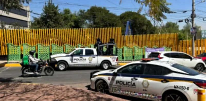Policías resguardan CCH Sur tras amenaza en redes; padres acuden al plantel