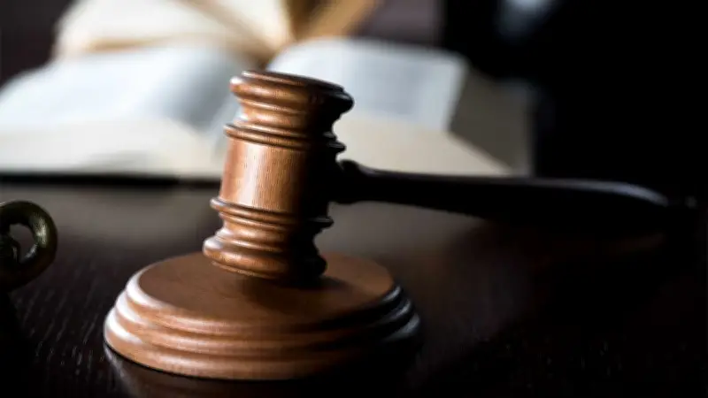 Polémica judicial: Esposo de nueva directora de la SEP genera debate por actividades públicas