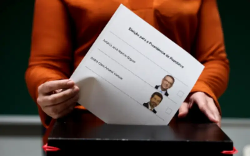 Portugal Vota en Segunda Vuelta Presidencial Histórica: Seguro vs. Ventura