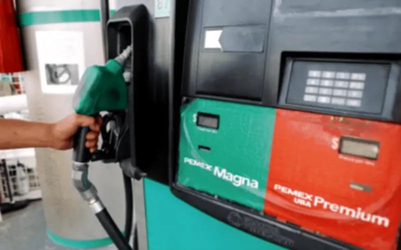 Precios de gasolina premium y diesel se disparan por política fiscal y recaudación récord del IEPS
