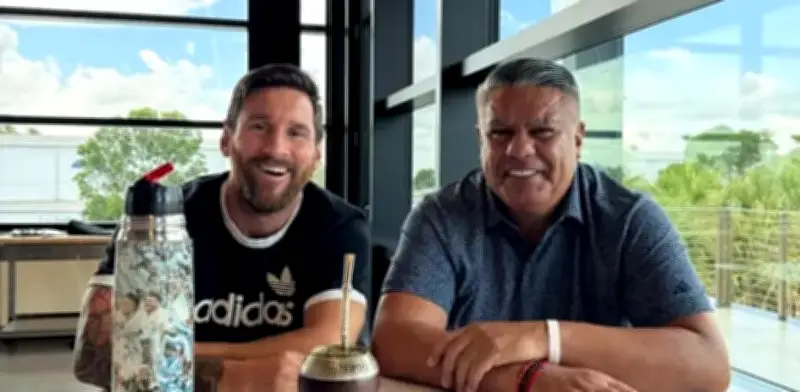 Presidente de la AFA, aliado de Messi, enfrenta prohibición de salida por fraude fiscal millonario