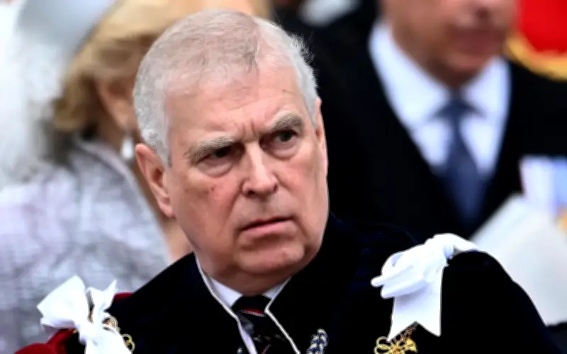 Príncipe Andrés sale de comisaría tras arresto por vínculos con Epstein