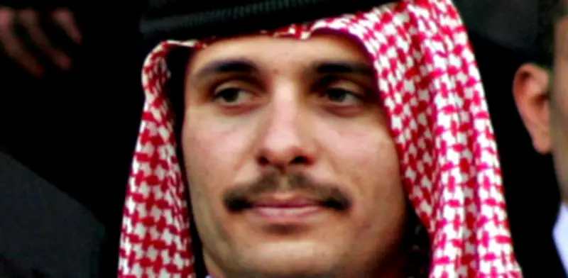 Príncipe Hamza de Jordania desafía arresto domiciliario y acusa de corrupción