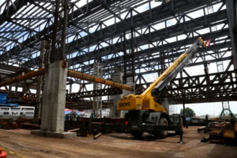 Producción de Constructoras en México Cae 15.18% en Abril, Mayor Desplome en 3 Años